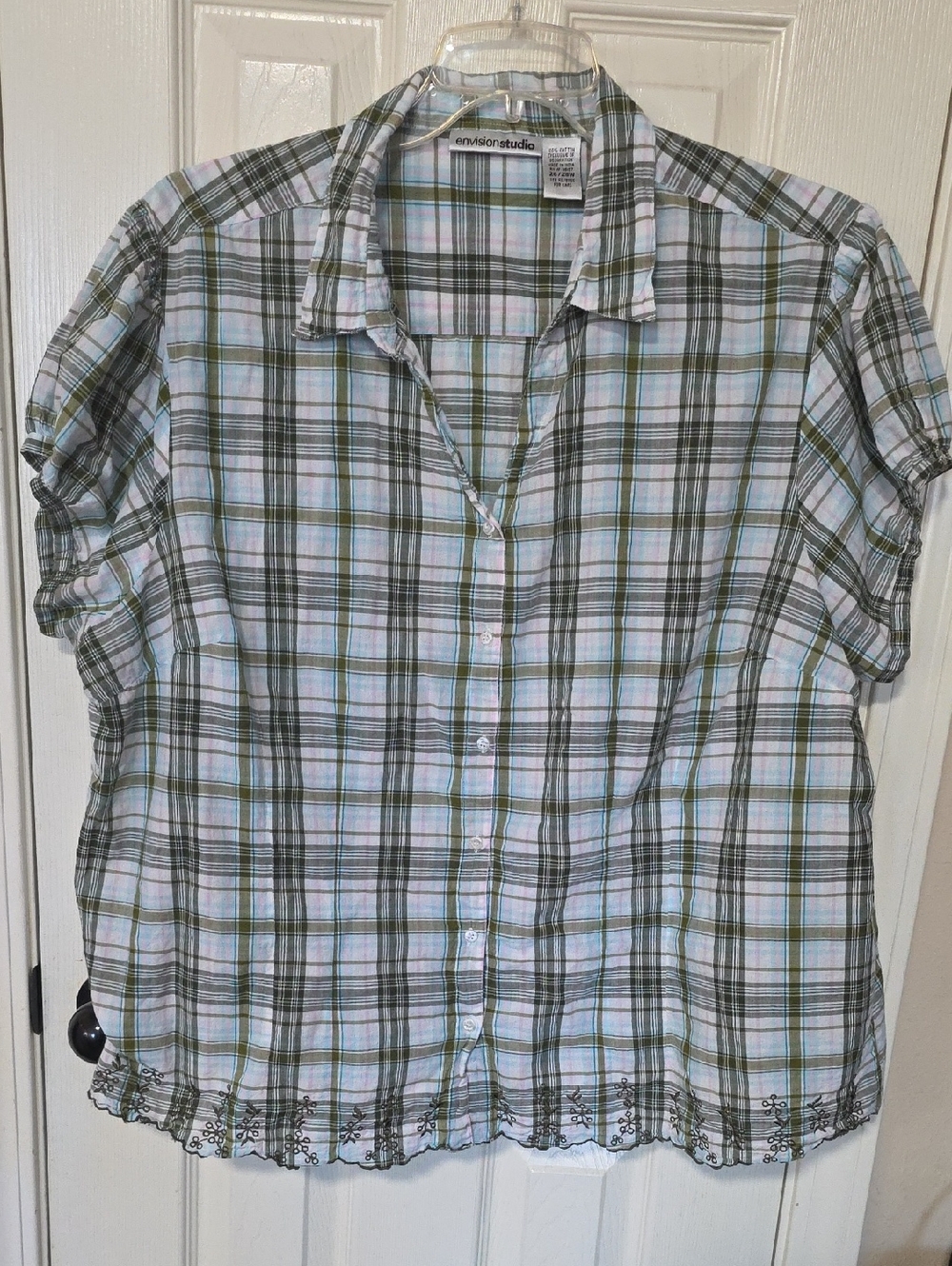 100% Cotton envision studio Plaid Button-Front Short Sleeve Green- White. Ptp 28